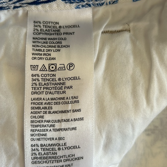 Tommy Bahama cropped white & blue print jeans. NWT - Picture 5 of 5